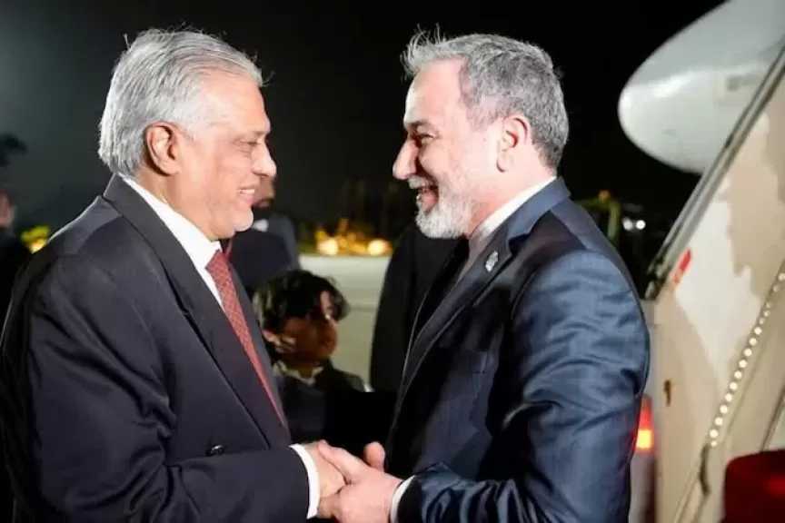 وزير الخارجية الباكستاني يؤكد لنظيره الإيراني أهمية استمرار إمدادات الطاقة