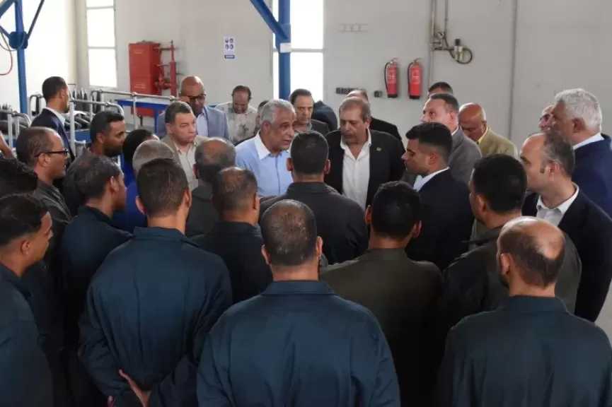 وزير الدولة للإنتاج الحربي يتفقد خطوط الإنتاج بشركة هليوبوليس للصناعات الكيماوية