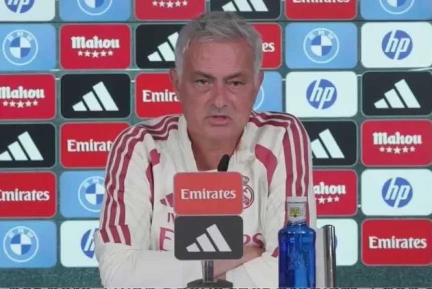 مورينيو ينتقد التحكيم بعد خسارة ديربي مدريد
