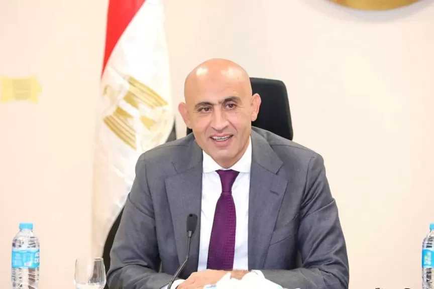 رسميًا.. الفصل لمدة عام دراسي كامل للطالب الذي يستخدم أداة تصوير للمعلم داخل المدرسة