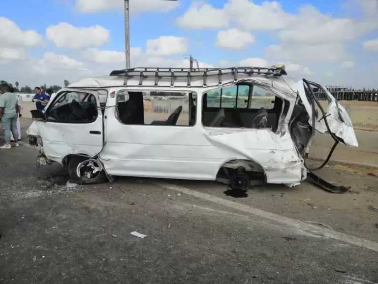 إصابة 14 شخصا في انقلاب ميكروباص بطريق مصر الإسماعيلية بالعاشر من رمضان