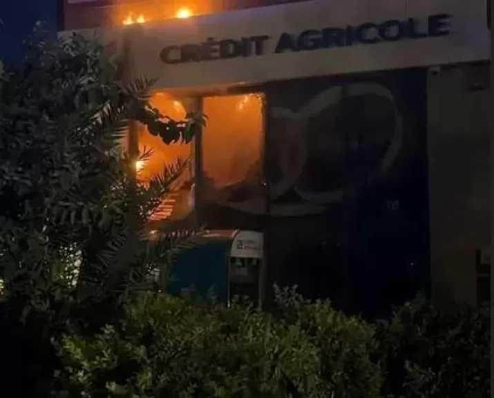 السيطرة على حريق اندلع في بنك بالهرم.. والنيابة تحقق لكشف الأسباب