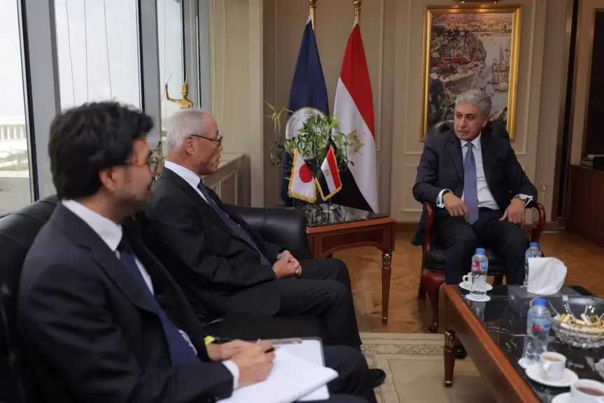 وزير السياحة والآثار يبحث مع السفير الياباني بالقاهرة تعزيز التعاون السياحي والأثري بين البلدين