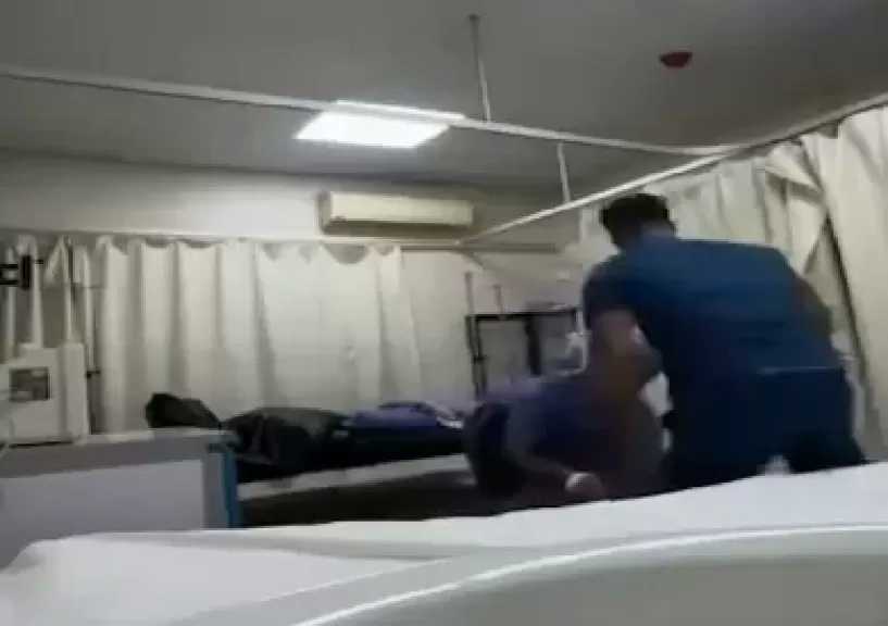 نقيب التمريض عن تكريم علي محمد بعد مساعدته مريضًا مسنًا على الصلاة: يستحق ووصل رسالة