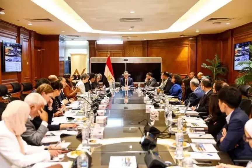وزير التخطيط يبحث مع البنك الدولي ومؤسسات دولية إطلاق ”آلية ضمان تمويل البنية التحتية” (IFGF)