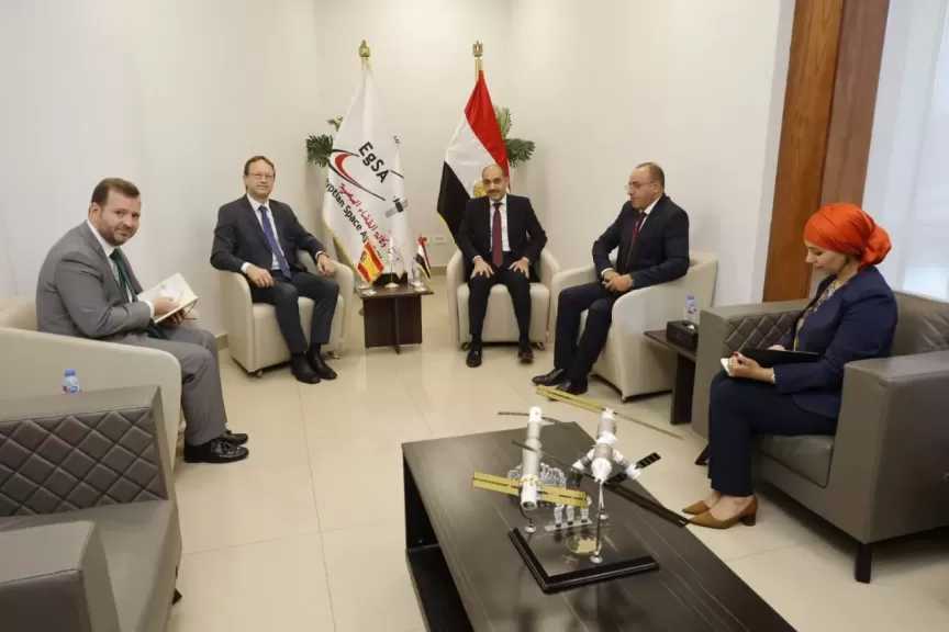 الرئيس التنفيذي لوكالة الفضاء المصرية يستقبل السفير الإسباني لبحث سبل التعاون المشترك