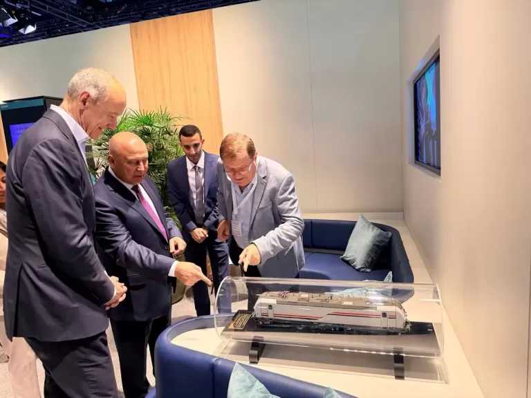 وزير النقل يتابع من برلين الاستعدادات النهائية للتشغيل التجريبي لأول قطاعات القطار الكهربائي السريع