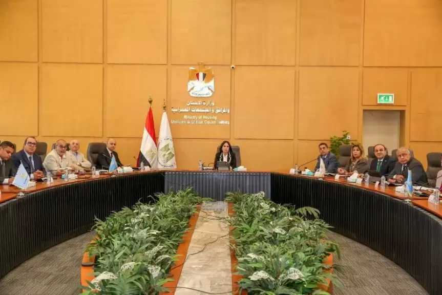 وزيرة الإسكان تتابع مع رئيس الجهاز المركزي للتعمير موقف تنفيذ المشروعات التي يتولى الجهاز تنفيذها