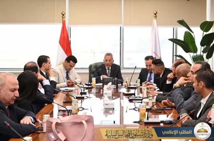 وزير شئون المجالس النيابية في لقاءه مع المحررين البرلمانيين: تعزيز قنوات التواصل الفعال مع وسائل الإعلام وملتزمين بإتاحة المعلومات الموثقة بشكل دوري