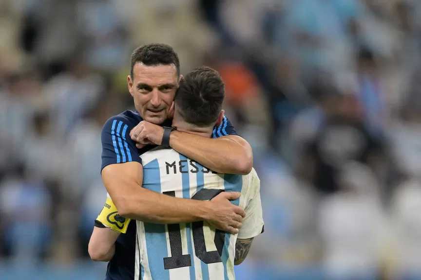 سكالوني: بذلت جهدا كبيرا لإقناع ميسي بمباراة الوداع مع الأرجنتين