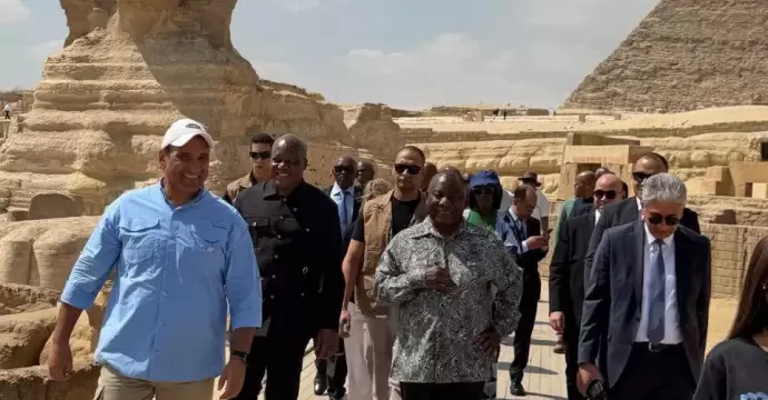رئيس جنوب إفريقيا يزور المتحف المصري الكبير وأهرامات الجيزة.. صور